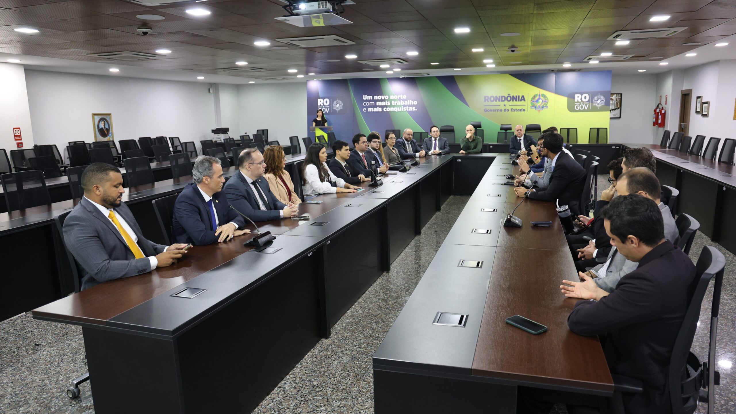 PGE-RO inova com Estagiário Digital e IA no Sistema Kanoê
