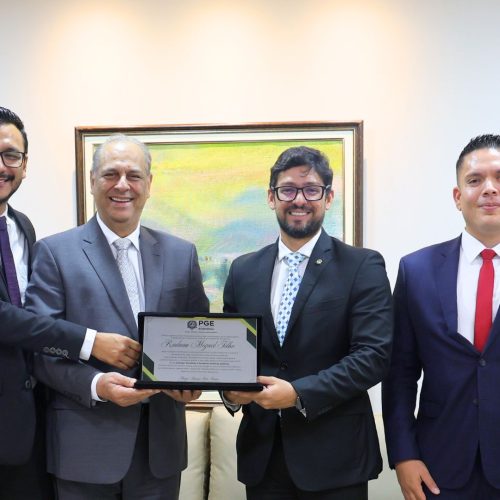 PGE-RO presta homenagem ao presidente do TJRO.