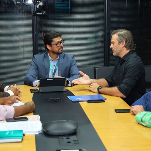 PGE-RO discute direitos dos soldados da borracha em reunião com Deputado Lucas Torres e representantes.