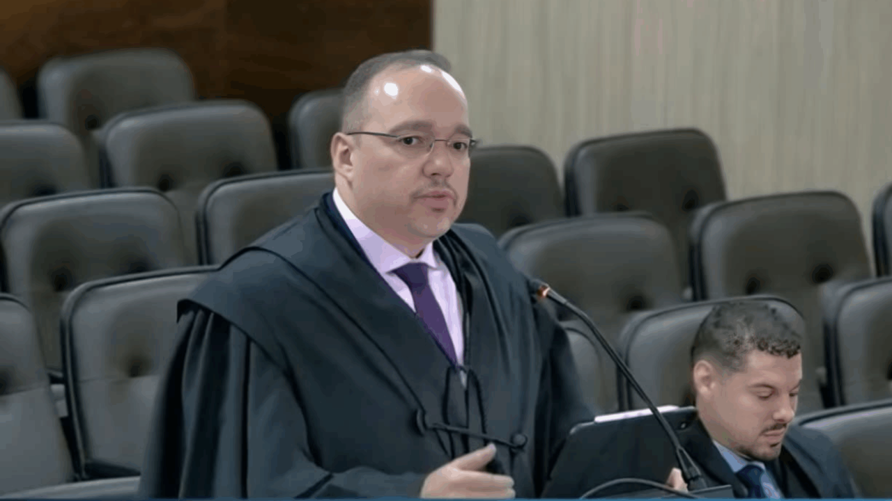 PGE-RO defende validade de lei municipal sobre jornada de procuradores