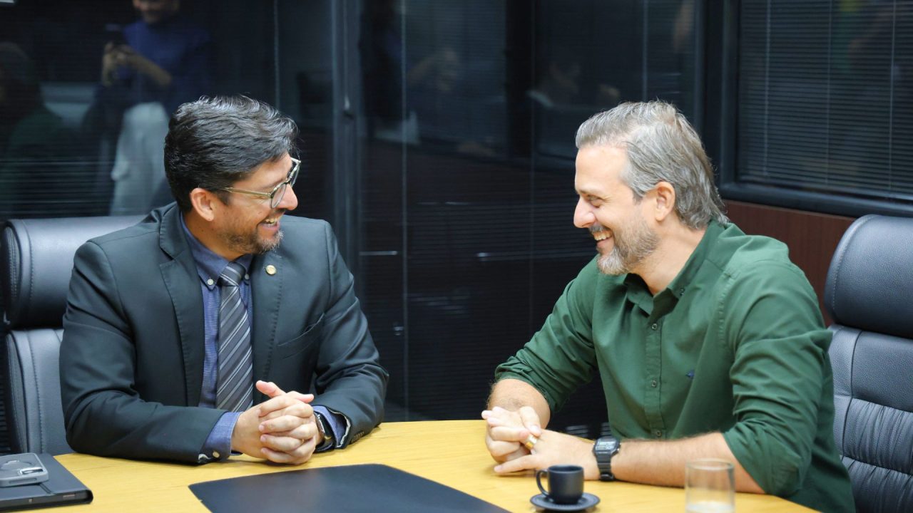 PGE-RO recebe deputado Lucas Torres em agenda institucional.