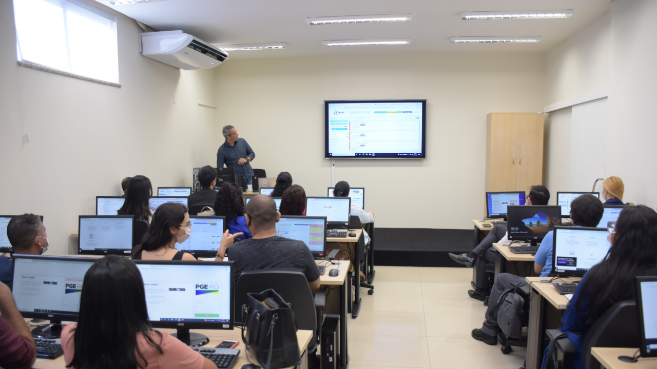 PGE realiza primeiro treinamento do novo sistema Kanoê