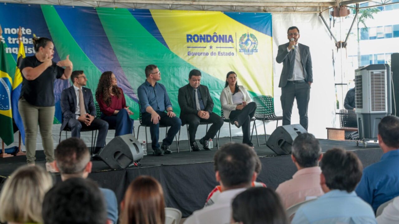 PGE/RO participa da entrega de 58 caminhonetes aos Conselhos Tutelares em Rondônia