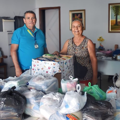 PGE/RO entrega alimentos arrecadados pelos colaboradores à Casa Irmã Rosa Gambelli