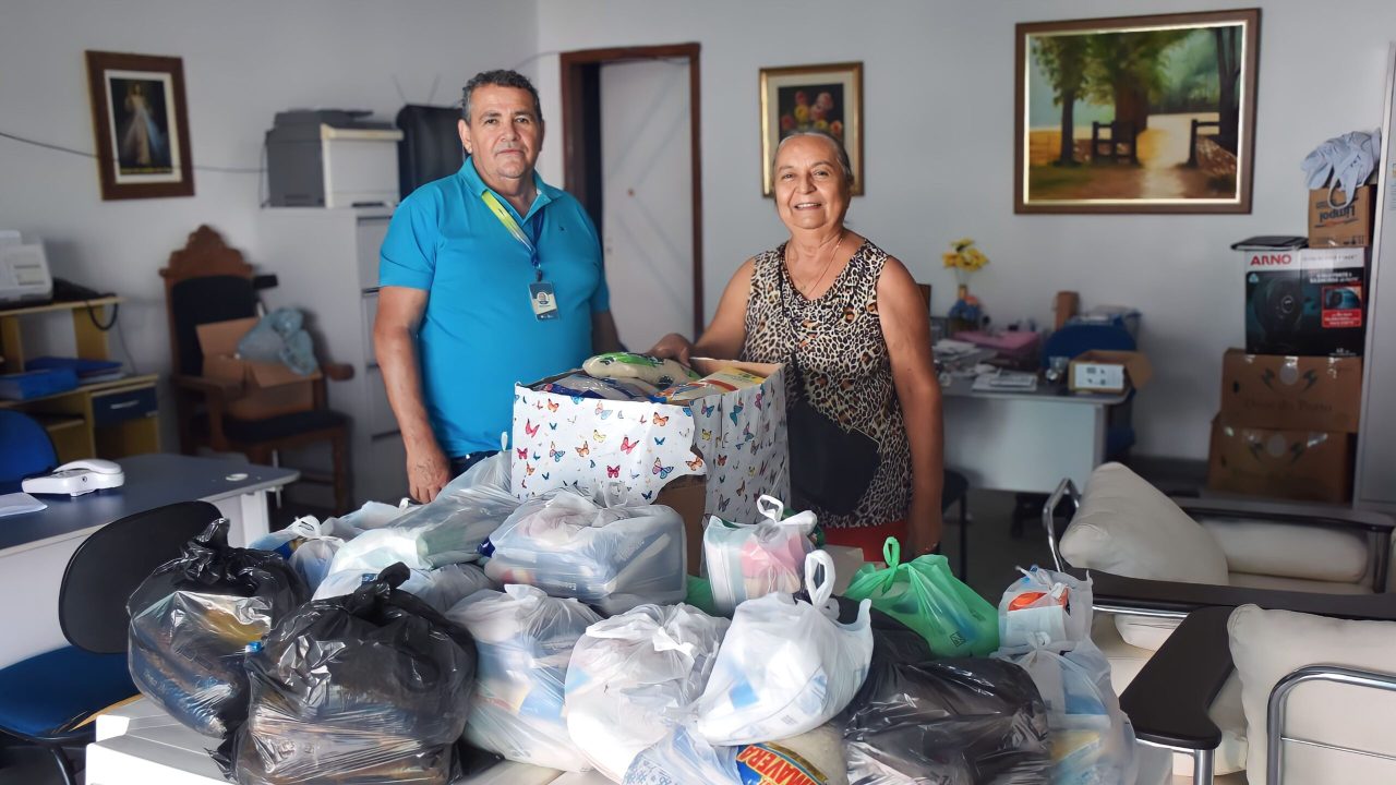 PGE/RO entrega alimentos arrecadados pelos colaboradores à Casa Irmã Rosa Gambelli