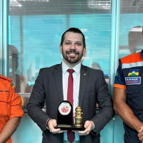 PGE-RO recebe homenagem do Corpo de Bombeiros pelo trabalho desempenhado