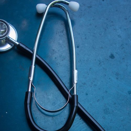 Fraude na saúde: Decisão judicial determina improcedência e punição de autora por litigância de má-fé
