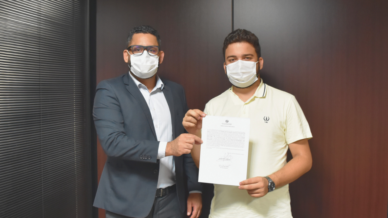 Novo servidor toma posse na carreira de apoio da PGE