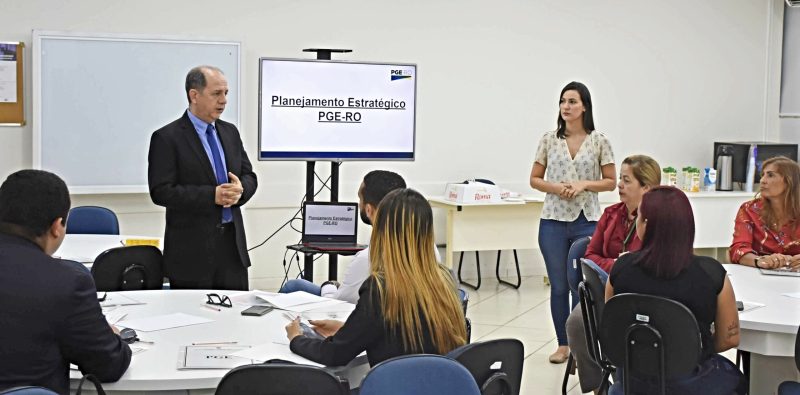 O Procurador-Geral Adjunto e Presidente da comissão de Planejamento Estratégico, Dr. Leri Antônio Souza e Silva, durante as oficinas de elaboração do planejamento.