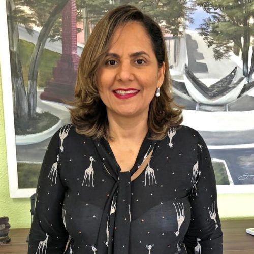 Maria Rejane Sampaio dos Santos Vieira: uma carreira marcada pela liderança.