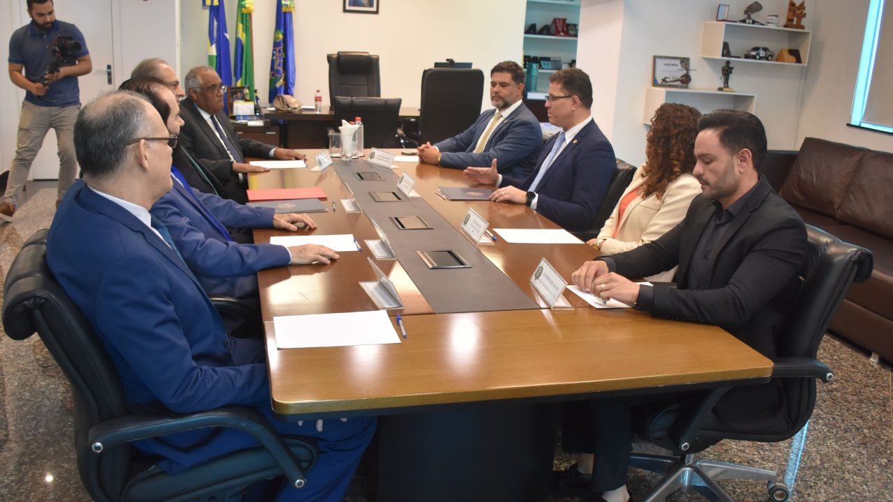 PGE reforça vínculos institucionais em encontro com Desembargadores