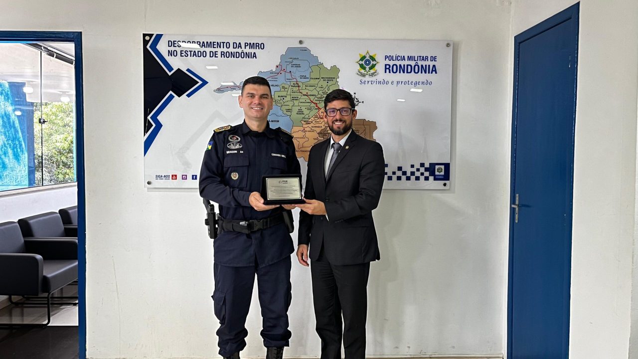 PGE/RO homenageia Polícia Militar por participação na 5ª Conferência.