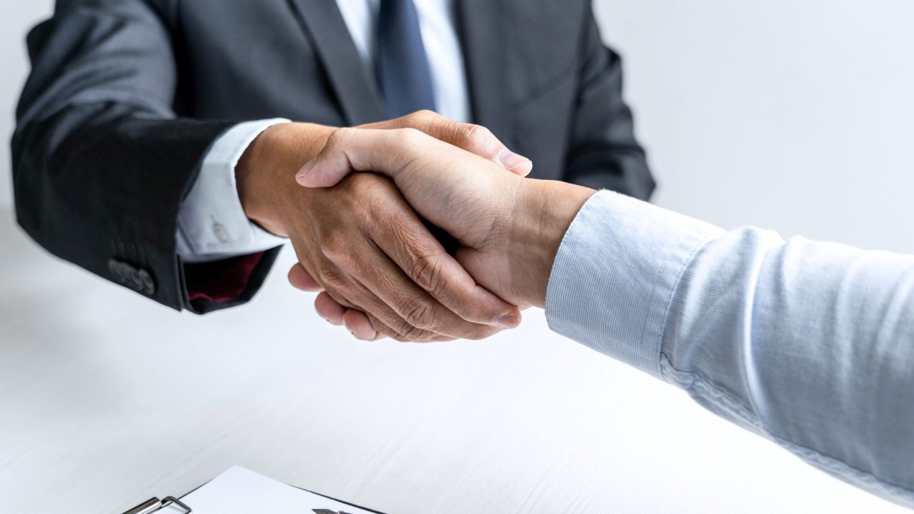 PGE/RO assegura direitos trabalhistas em Ação por descumprimento contratual.