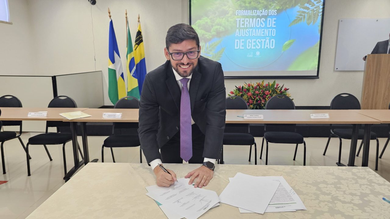 PGE/RO participa da cerimônia de formalização dos Termos de Ajustamento de Gestão do TCE/RO