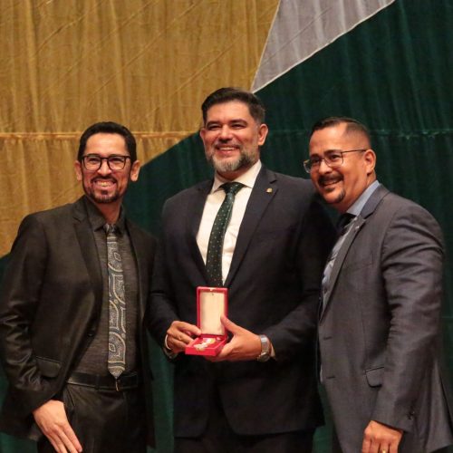 PGE/RO recebe medalha de honra do Corpo de Bombeiros do Estado