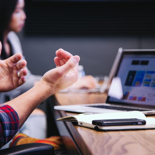 O atendimento ao cidadão pela PGE pode ser feito de forma presencial e online