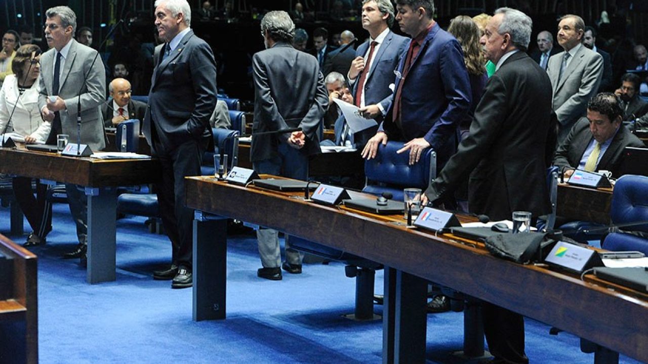 TRANSPOSIÇÃO – Aprovado pelo Senado MP que regulamenta servidores nos quadros da União